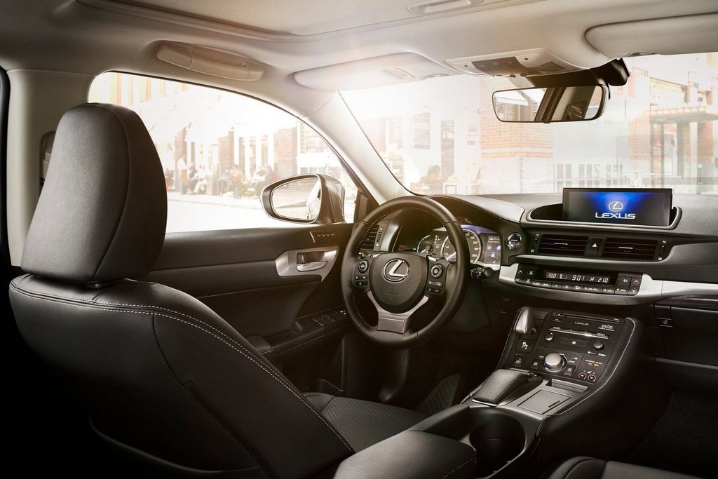 Kompaktni hibridni kombilimuzina Lexus CT 200h