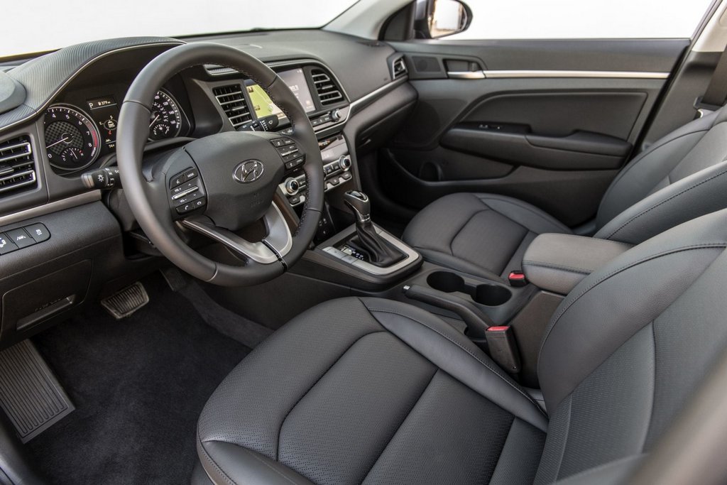 Kompaktna limuzina Hyundai Elantra v prenovljeni podobi