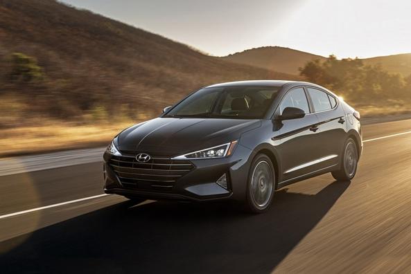 Kompaktna limuzina Hyundai Elantra v prenovljeni podobi