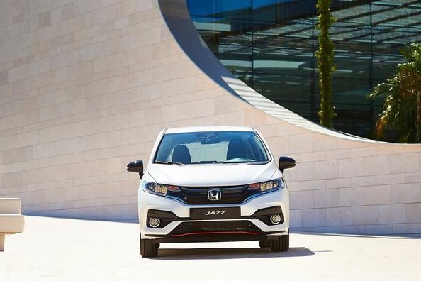 Posodobljeni kompaktni kombilimuzinski model Honda Jazz tretje generacije Fotografija 11
