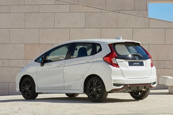 Posodobljeni kompaktni kombilimuzinski model Honda Jazz tretje generacije Fotografija 4