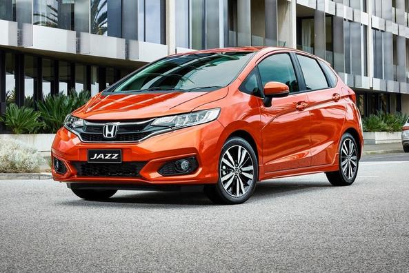 Posodobljeni kompaktni kombilimuzinski model Honda Jazz tretje generacije Fotografija 1