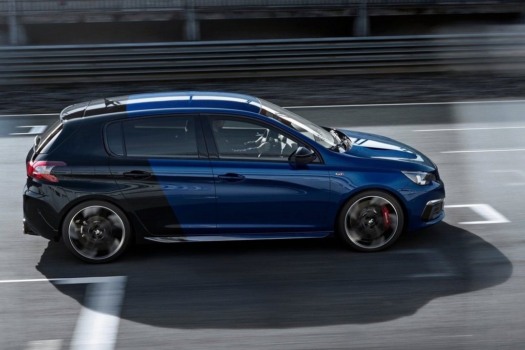 Test petvratnega hot hatcha Peugeot 308 GTi