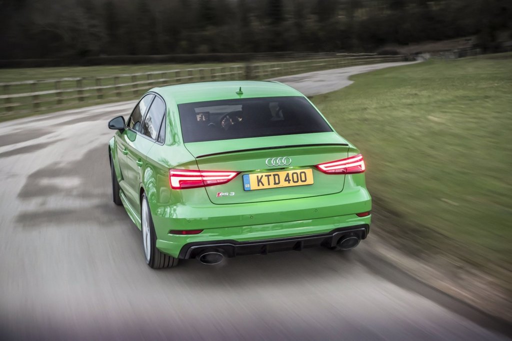 Pregled kompaktne športne limuzine Audi RS3