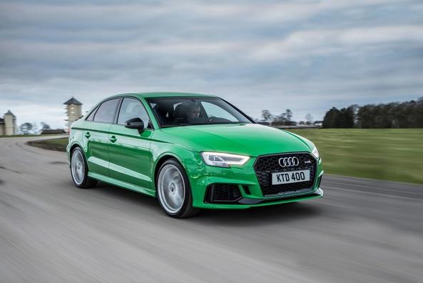 Pregled kompaktne športne limuzine Audi RS3
