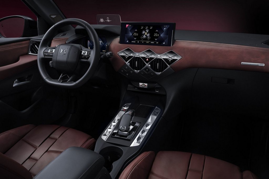Pregled premijskega kompaktnega križanca DS 3 Crossback