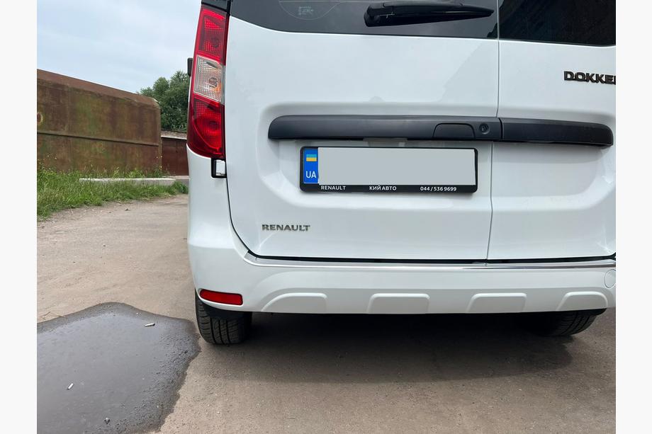Dacia Dokker 2013–2022 Zaščitna letev zadnjega odbijača Carmos (nerjavno jeklo) Fotografija 3