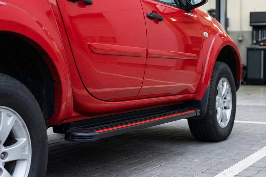 Fiat Fullback 2016– Stranske stopnice Maya Red (2 kosa, aluminij) Image