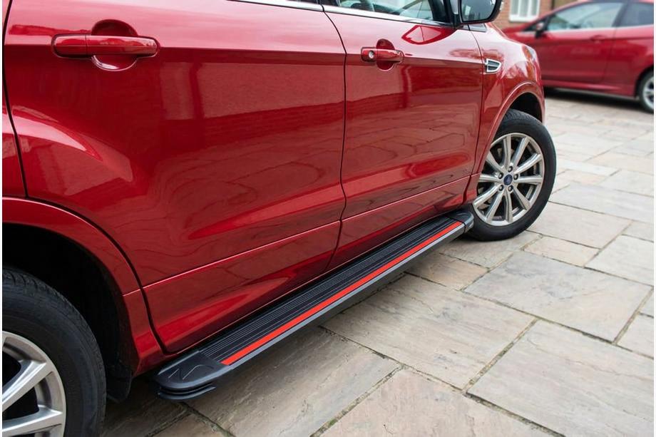 Ford Kuga/Escape 2013–2019 Bočne stopnice Maya Red (2 kos, aluminij) Image