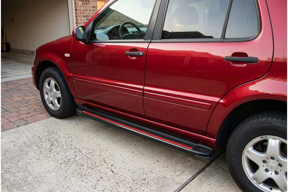 Mercedes ML W163 1997–2005 Stranske stopnice Maya Red (2 kosa, aluminij) Image