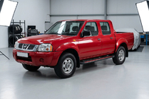 Nissan NP300 1999–2015 Stranske stopnice Maya Red (2 kosa, aluminij) fotografija 1