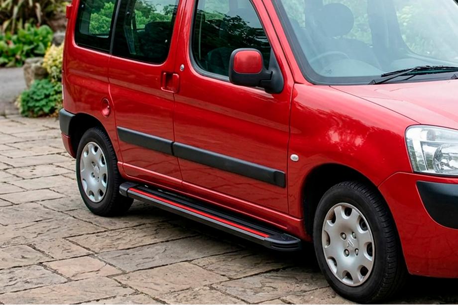 Peugeot Partner 1996–2008 Stranske stopnice Maya Red (2 kosa, aluminij) Image