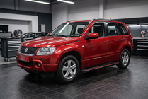 Suzuki Grand Vitara 2005–2017 Stranske stopnice Maya Red (2 kosa, aluminij) fotografija 1