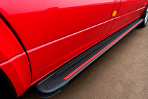 Volkswagen Crafter 2006–2016 Stranske stopnice Maya Red (2 kosa, aluminij) fotografija 1