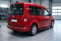 Volkswagen Caddy 2004–2010 Stranske stopnice Maya Red (2 kosa, aluminij) fotografija 1