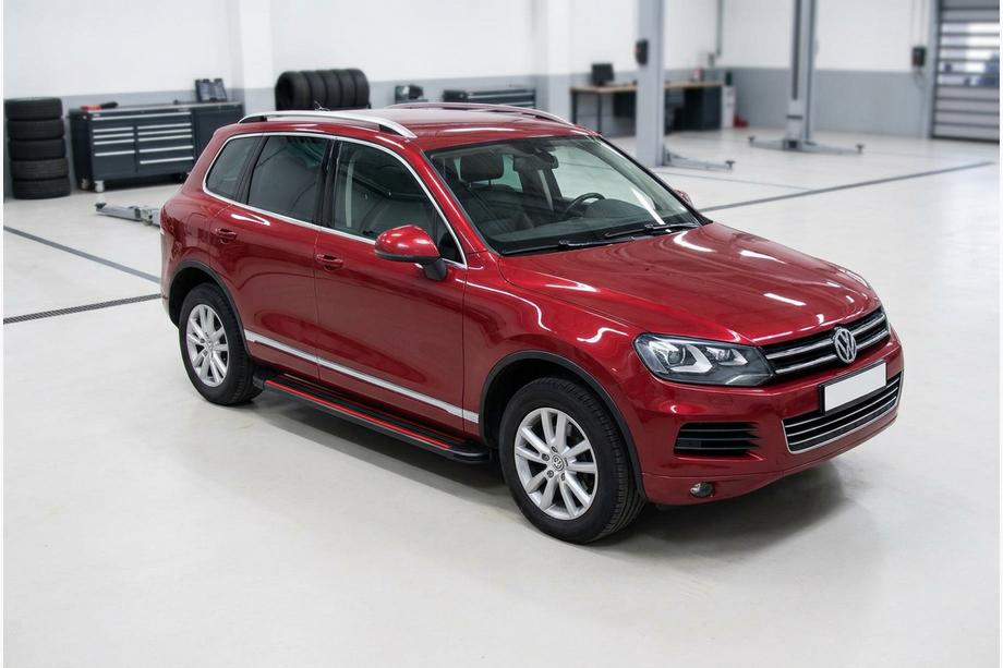 Volkswagen Touareg 2010–2018 Stranske stopnice Maya Red (2 kosa, aluminij) Fotografija 1