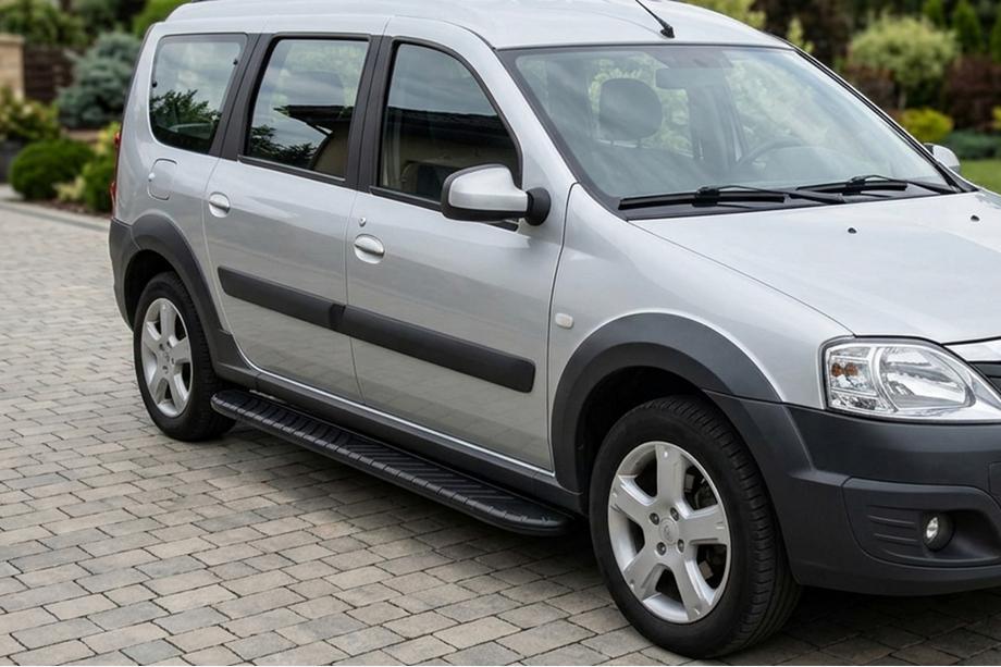 Lada Largus 2012– Stranske stopnice Bosphorus Black (2 kosa, aluminij) Image