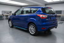 Ford Kuga/Escape 2013–2019 Bočne stopnice Maya Blue (2 kos, aluminij) S črnimi letvami na vratih fotografija 1