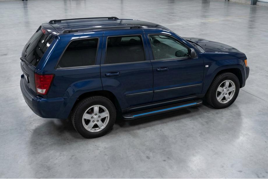 Jeep Grand Cherokee WK 2004–2010 Stranske stopnice Maya Blue (2 kos, aluminij) Image