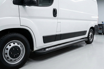 Fiat Ducato 2006–2025 Stranske stopnice New Vision Black (2 kosa, aluminij) Dolga medosna razdalja fotografija 1