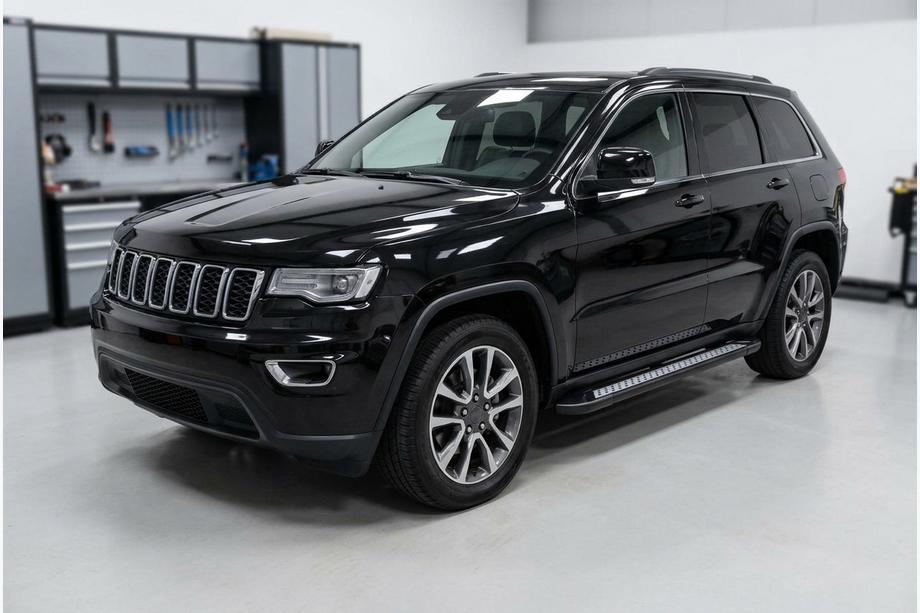 Jeep Grand Cherokee WK2 2010–2021 Stranske stopnice New Vision Black (2 kosa, aluminij) Image