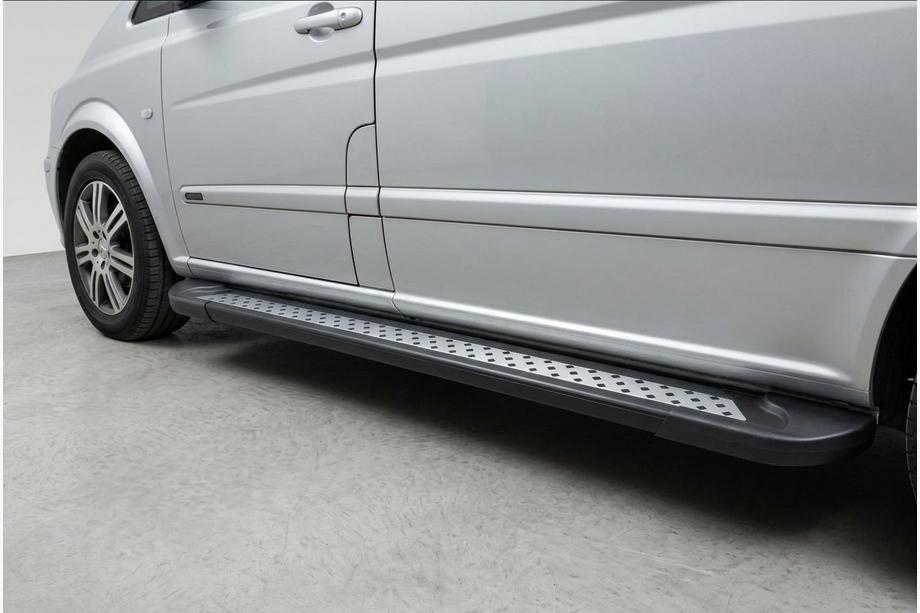 Mercedes Viano 2004–2014 Stranske stopnice New Vision Black (2 kosa, aluminij) Dolga medosna razdalja Image