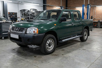 Nissan NP300 1999–2015 Stranske stopnice New Vision Black (2 kosa, aluminij) fotografija 1