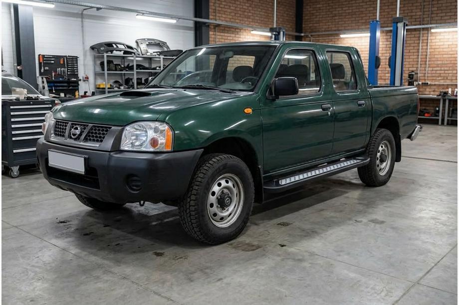 Nissan NP300 1999–2015 Stranske stopnice New Vision Black (2 kosa, aluminij) Image
