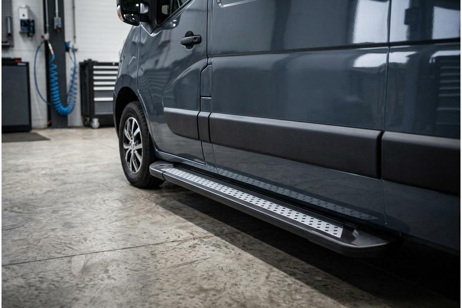Renault Master 2011–2023 Stranske stopnice New Vision Black (2 kosa, aluminij) Kratka medosna razdalja Image