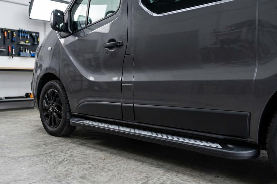 Renault Trafic 2015– Stranske stopnice New Vision Black (2 kosa, aluminij) Image