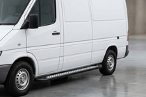 Volkswagen LT 1995–2006 Stranske stopnice New Vision Black (2 kosa, aluminij) Dolga medosna razdalja fotografija 1
