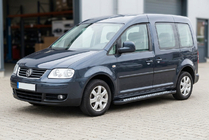Volkswagen Caddy 2004–2010 Stranske stopnice Vision New Black (2 kos, aluminij) Standardna baza fotografija 1