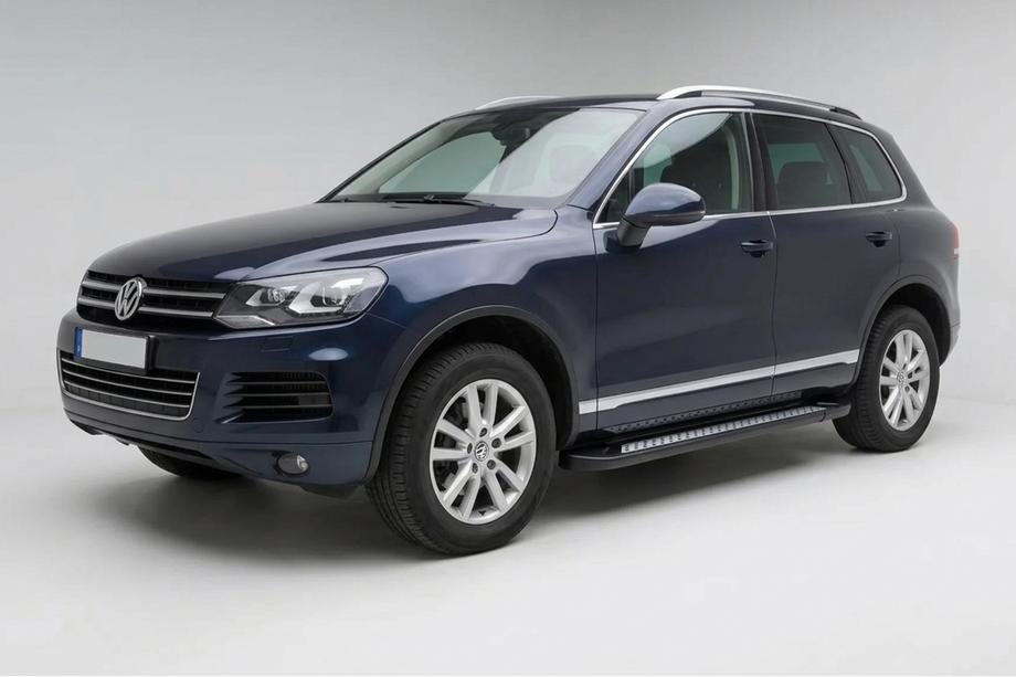 Volkswagen Touareg 2010–2018 Stranske stopnice New Vision Black (2 kosa, aluminij) Fotografija 1