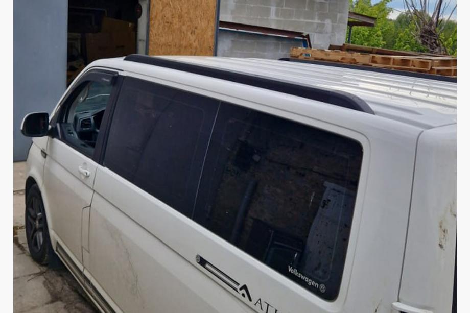 Volkswagen T5 Caravelle 2004–2010 Integrirani strešni nosilci (črni) Kratka medosna razdalja Fotografija 43