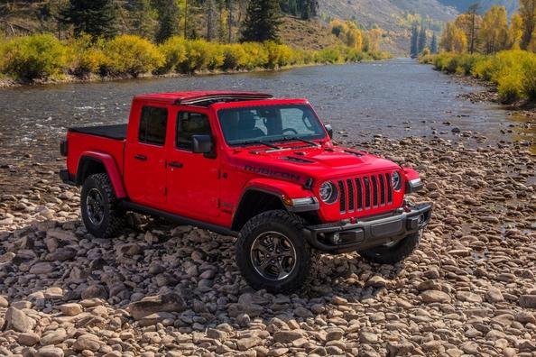Pregled štirikolesno gnanega okvirnega pickupa Jeep Gladiator