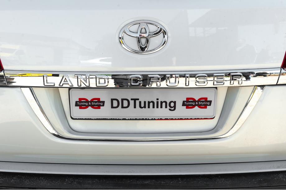 Toyota Land Cruiser 200 2007–2021 Nosilec registrske tablice – standard Bela Fotografija 2