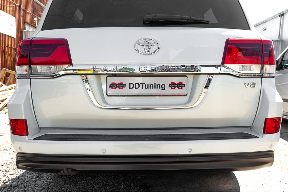 Toyota Land Cruiser 200 2007–2021 Nosilec registrske tablice – standard Bela Fotografija 3