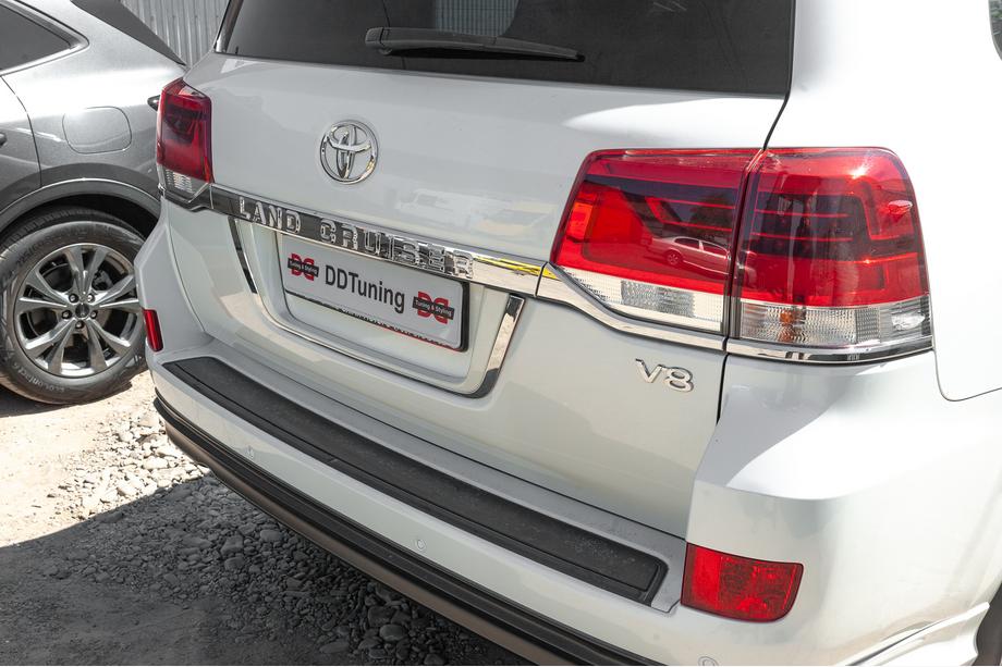 Toyota Land Cruiser 200 2007–2021 Nosilec registrske tablice – standard Bela Fotografija 10