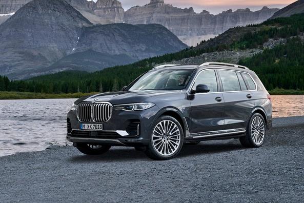 Pregled polno velikanskega križanca BMW X7