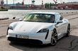 Električni športni sedan Porsche Taycan s štirikolesnim pogonom fotografija 4