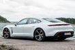 Električni športni sedan Porsche Taycan s štirikolesnim pogonom fotografija 6