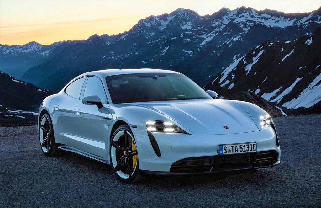Električni športni sedan Porsche Taycan s štirikolesnim pogonom