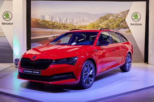 Prenovljena različica karavana Skoda Superb Combi