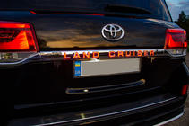 Toyota Land Cruiser 200 2007–2021 LED letvica nad registrsko tablico (2016+) fotografija 3