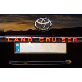 LED letvica nad registrsko tablico (2016+) Toyota Land Cruiser 200 2007–2021 fotografija 4