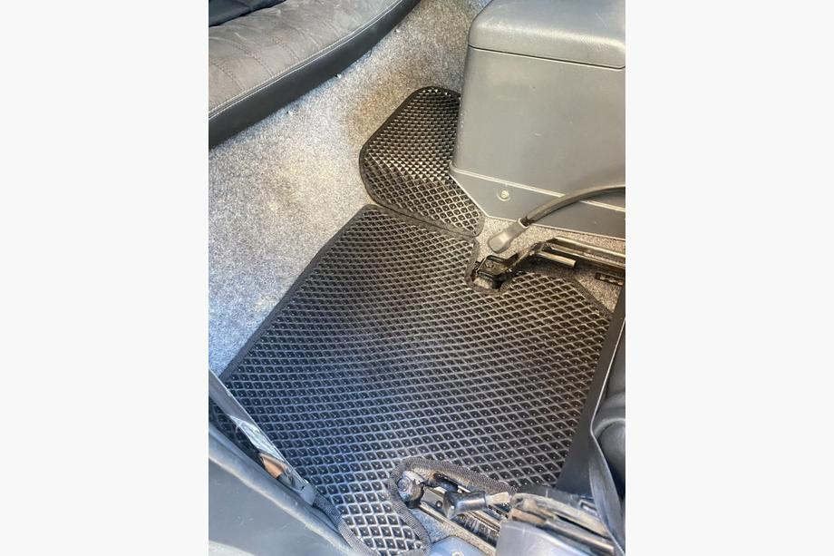 Nissan Patrol Y60 1988–1997 EVA avtomobilske preproge (črne) Fotografija 16