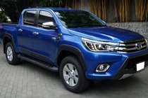 Toyota Hilux 2015– Sprednji žarometi OEM V1 2015-2019 (LED, 2 kos) fotografija 2