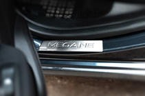 Renault Megane IV 2016–2025 Zaščitne letve pragov OmsaLine (4 kosi, nerjaveče jeklo) fotografija 3