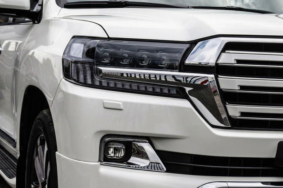 Toyota Land Cruiser 200 2007–2021 Sprednji žarometi 2016+ (Bugatti) Fotografija 1