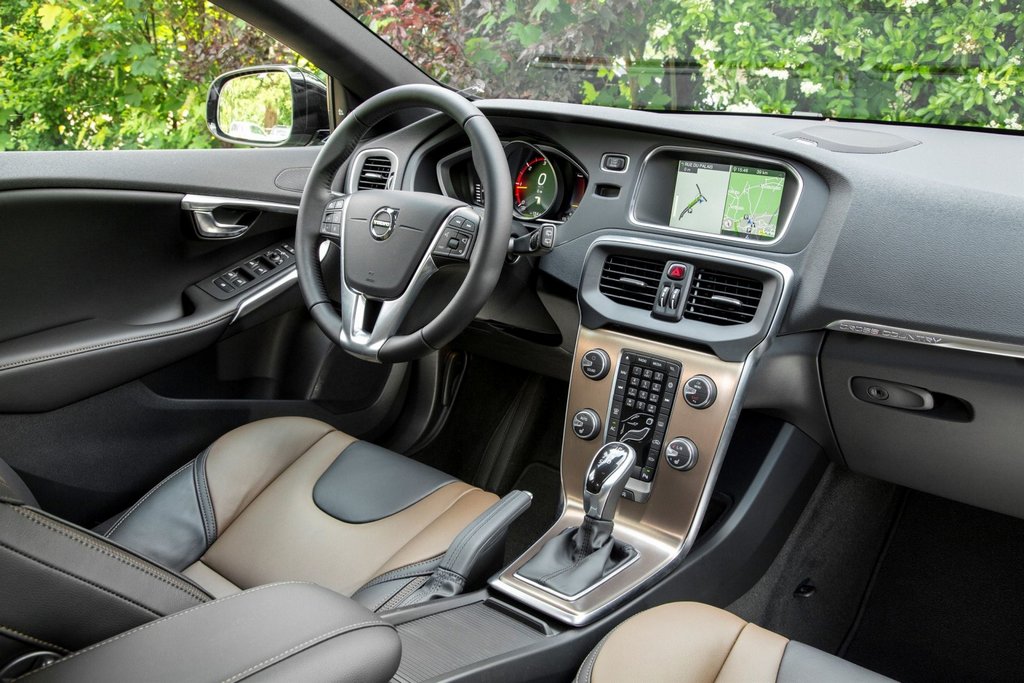 Terenska predelava kombilimuzine Volvo V40 Cross Country